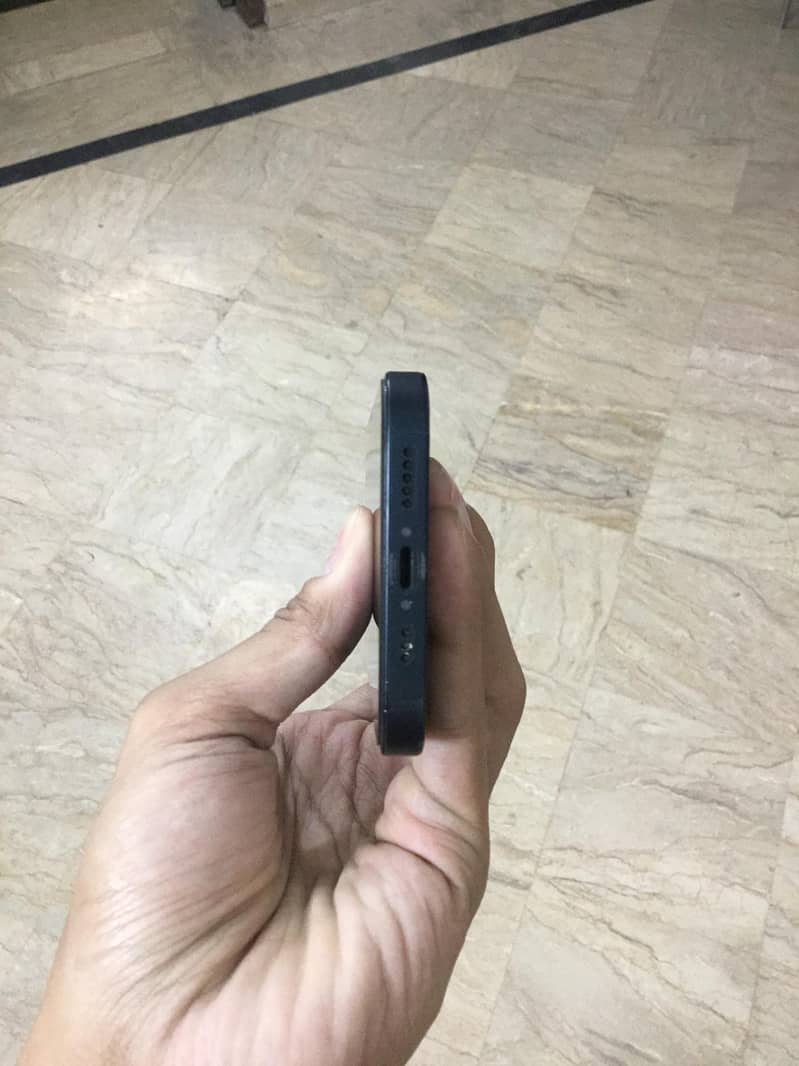 Apple iPhone 13 2
