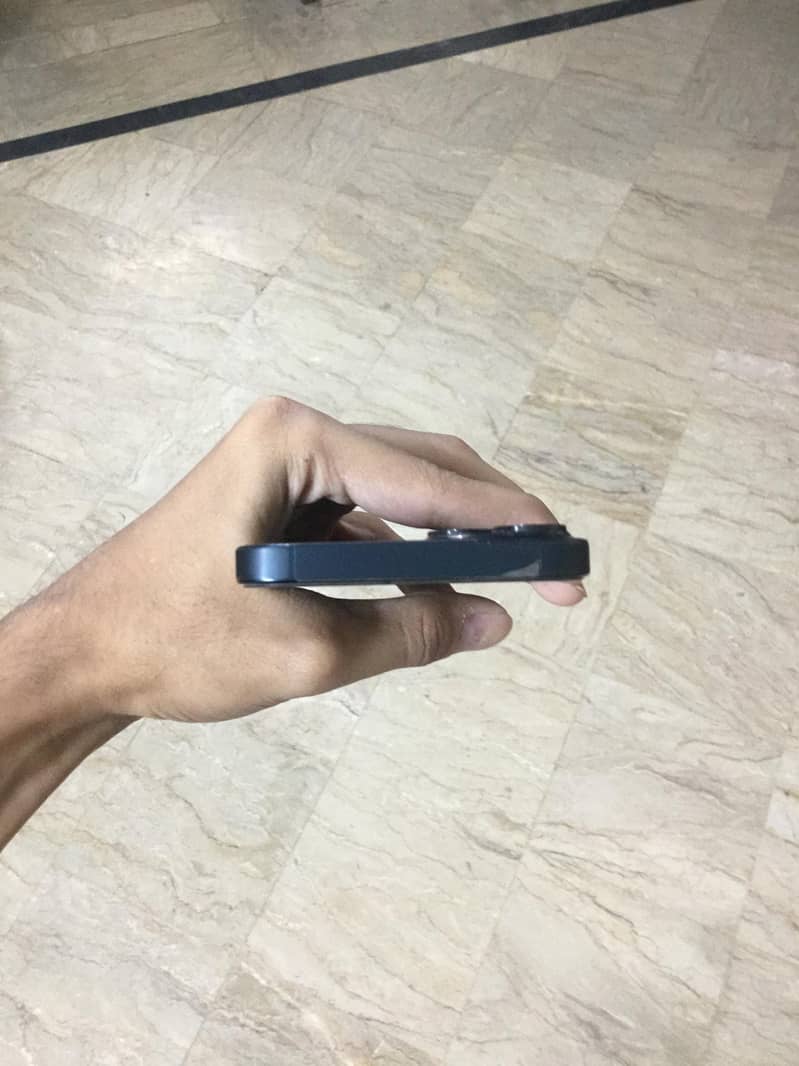 Apple iPhone 13 5