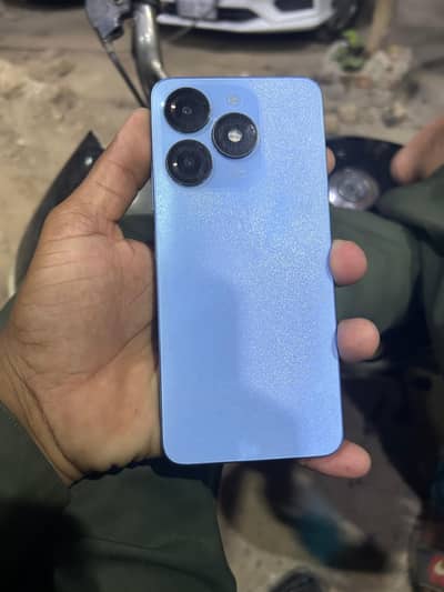 Itel A70 4+8 256 gb all ok koi masla bahi phone main