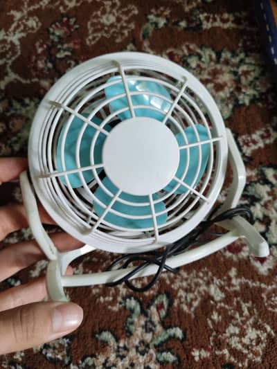 Small USB Fan for Cars Suzuki Portable Fan