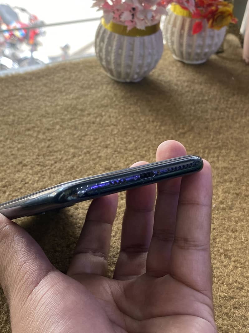 Apple iPhone 11 Pro Max 2