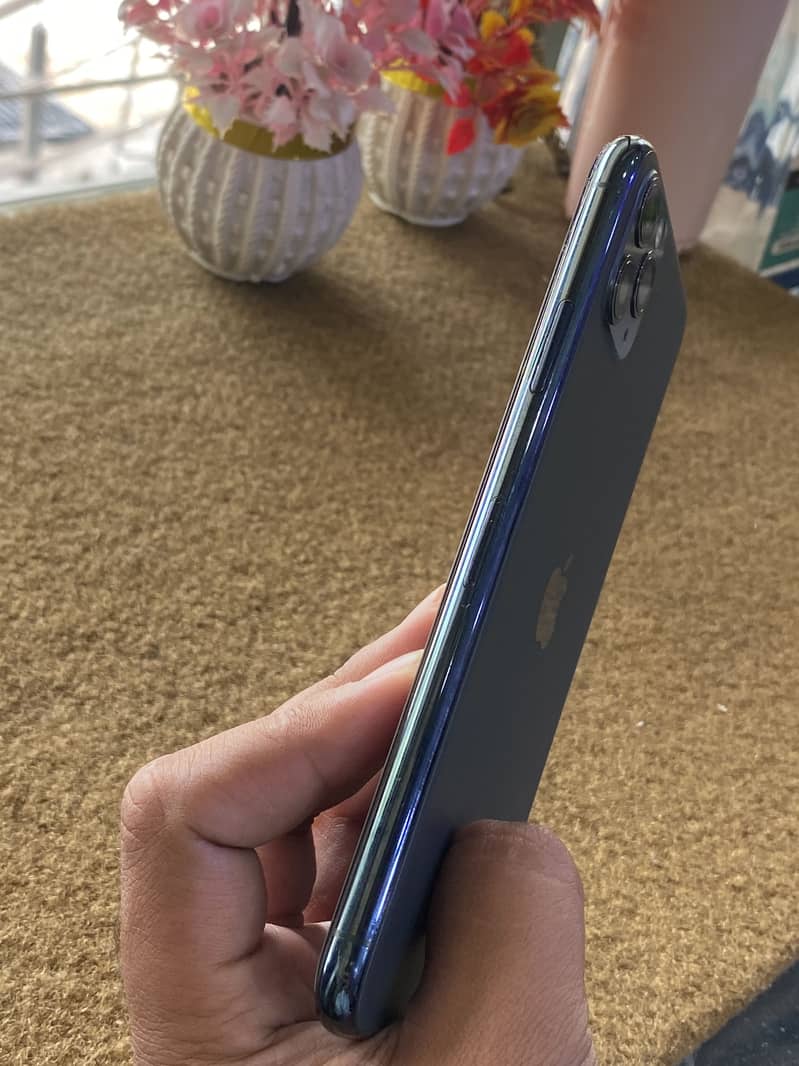 Apple iPhone 11 Pro Max 4