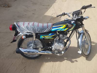 bike bohat hi pyari hea bechny ko dill nai but majburi hea