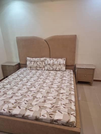 Bed Set with setty almost 3 days used brand new