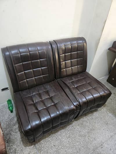 4 singal seat sofa 1 visiter chair 1 office table and 1 side table