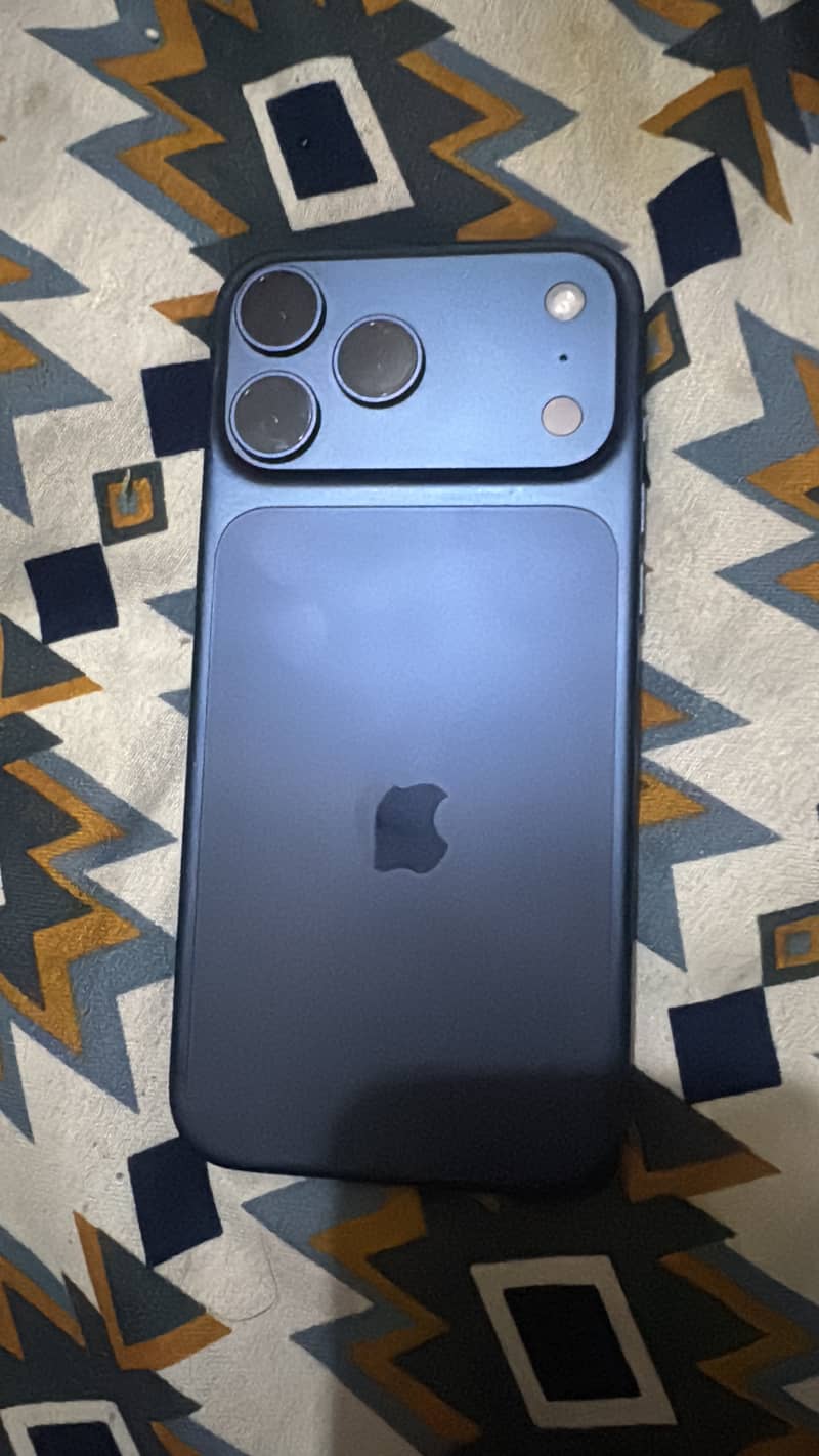 Apple iPhone 17 Pro Max 1