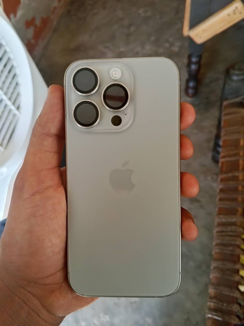 Apple iPhone 15 Pro 3