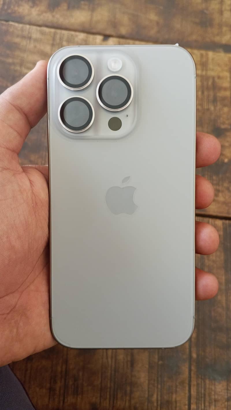 Apple iPhone 15 Pro 4