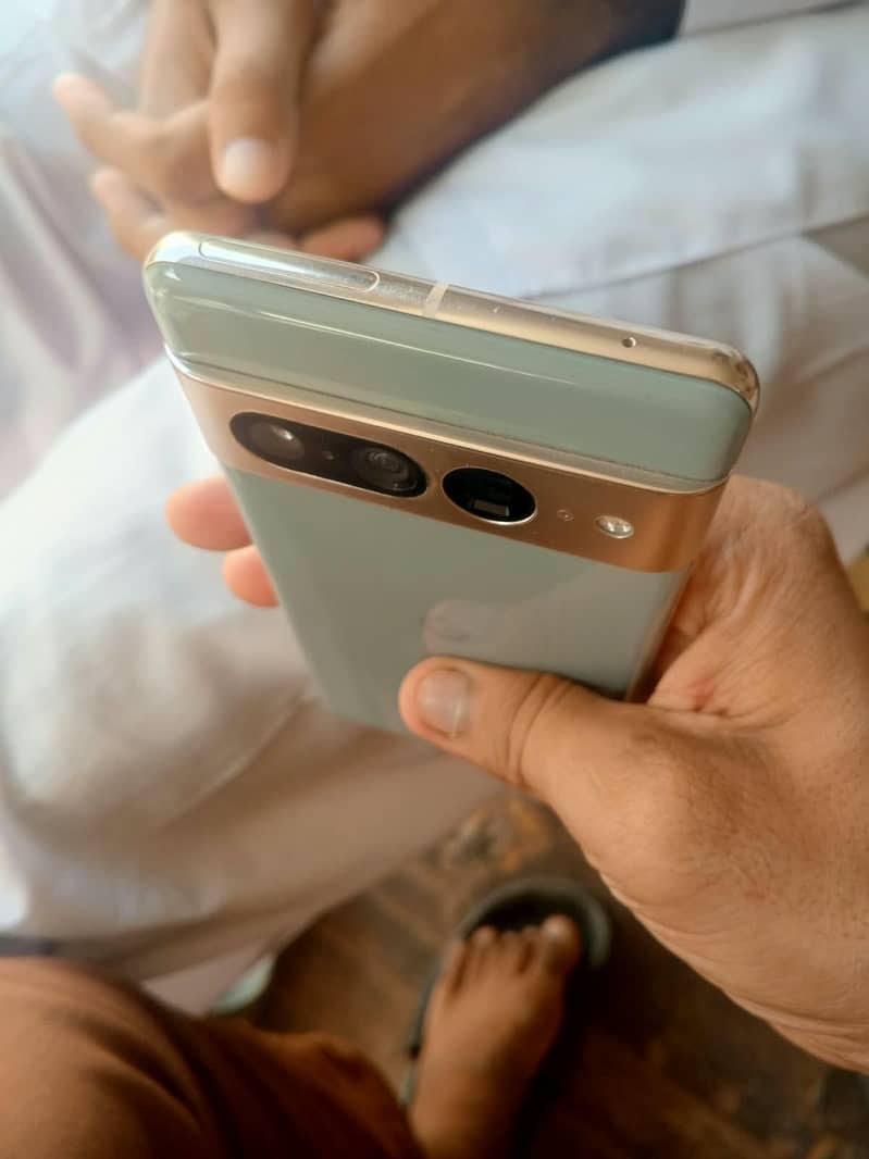 Google pixel 7 pro 12