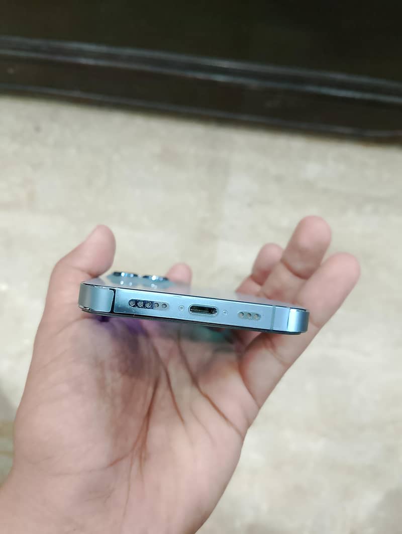Apple iPhone 13 Pro 4