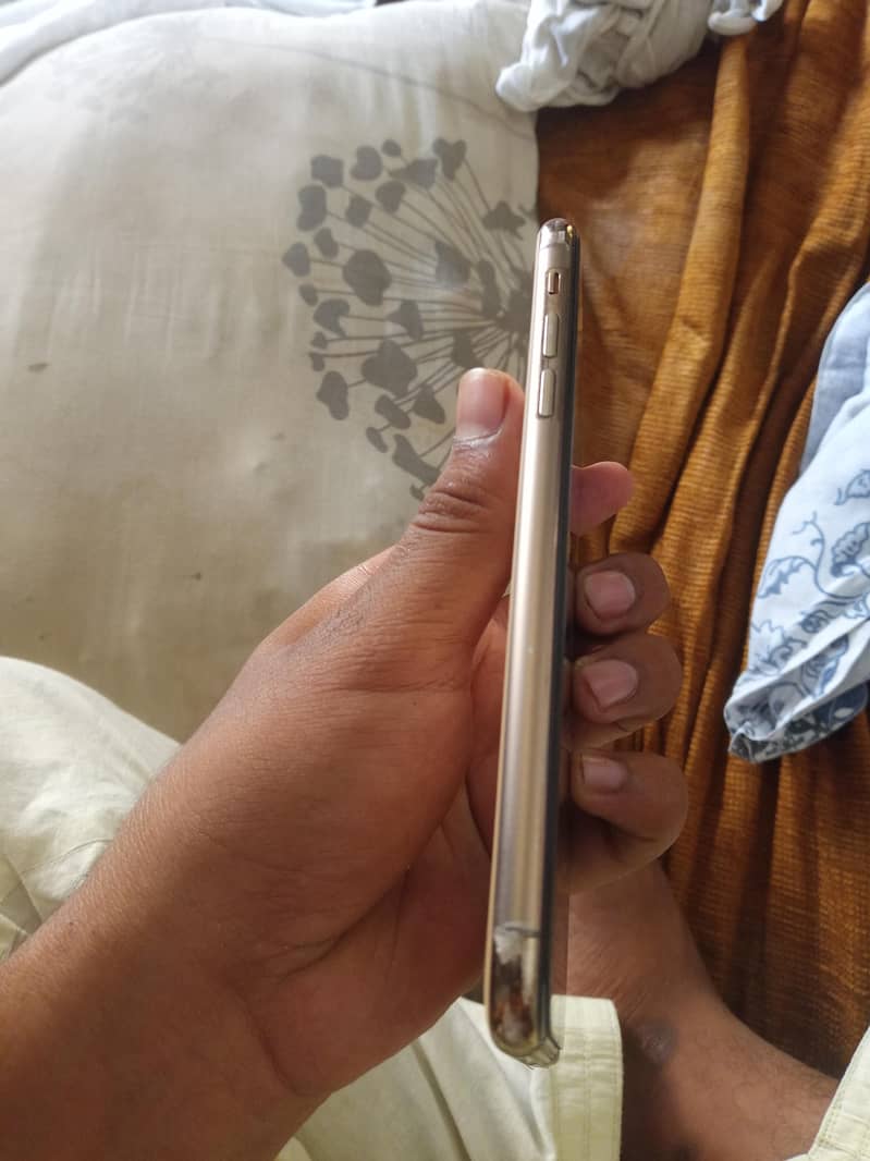 Apple iPhone 11 Pro Max 1