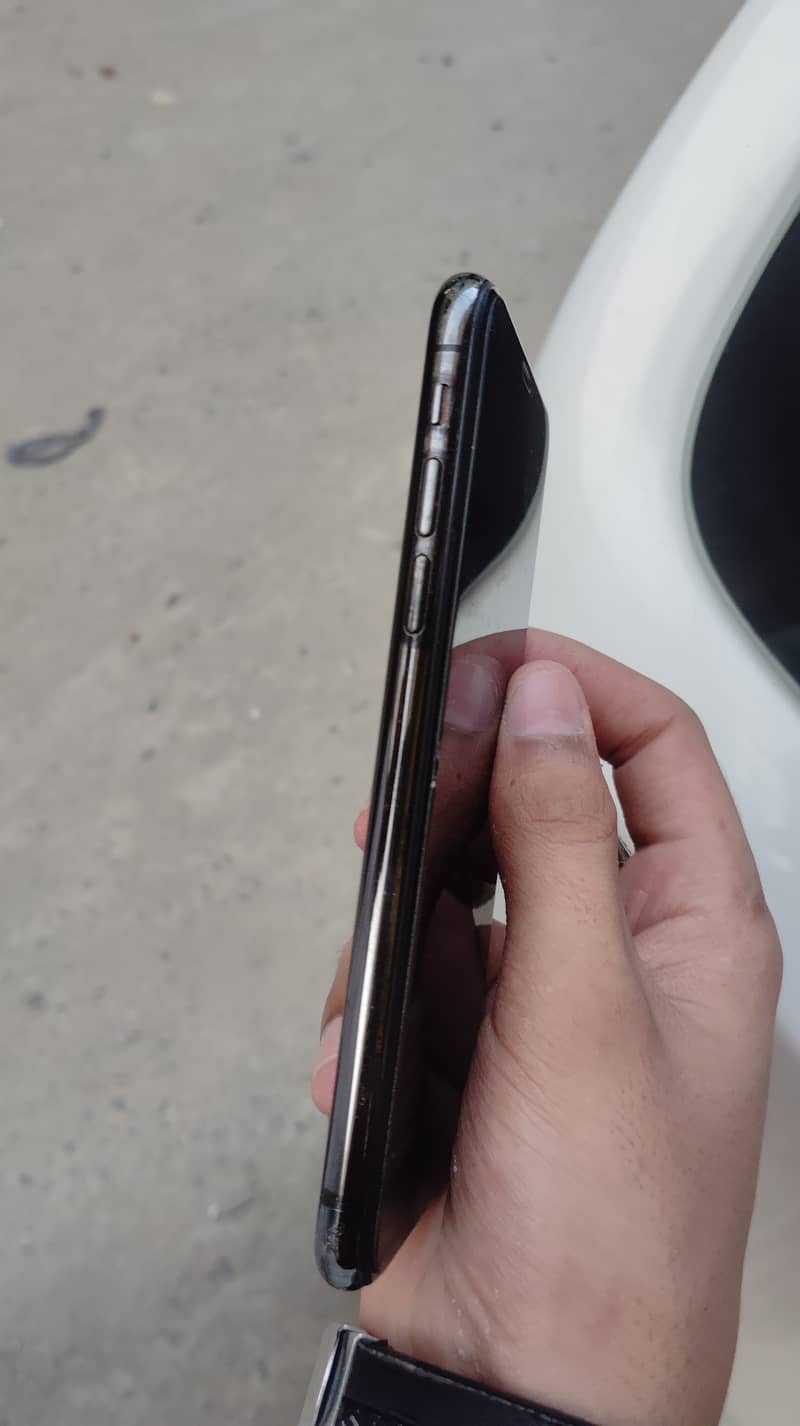 Apple iPhone XS 1