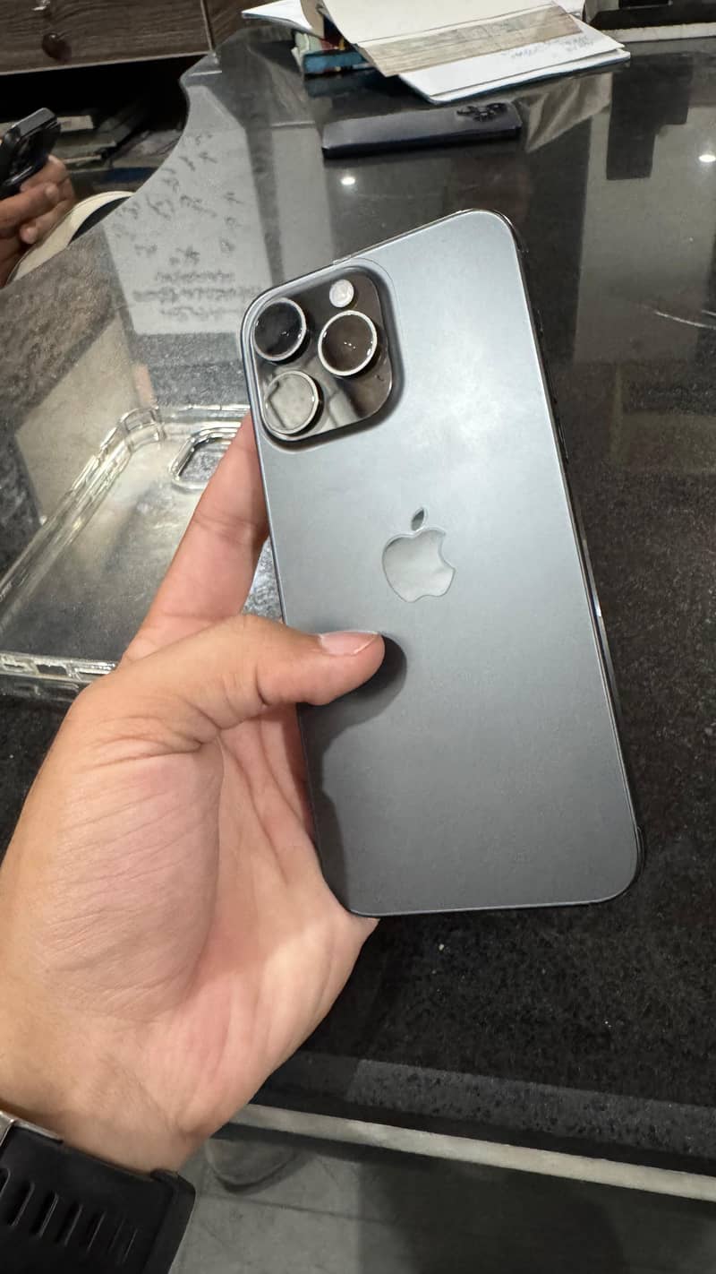 Apple iPhone 15 Pro Max 0