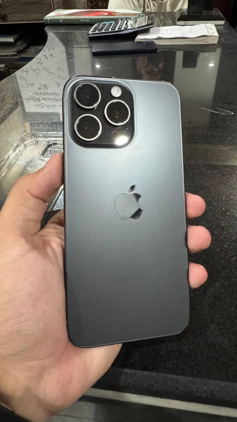 Apple iPhone 15 Pro Max 3