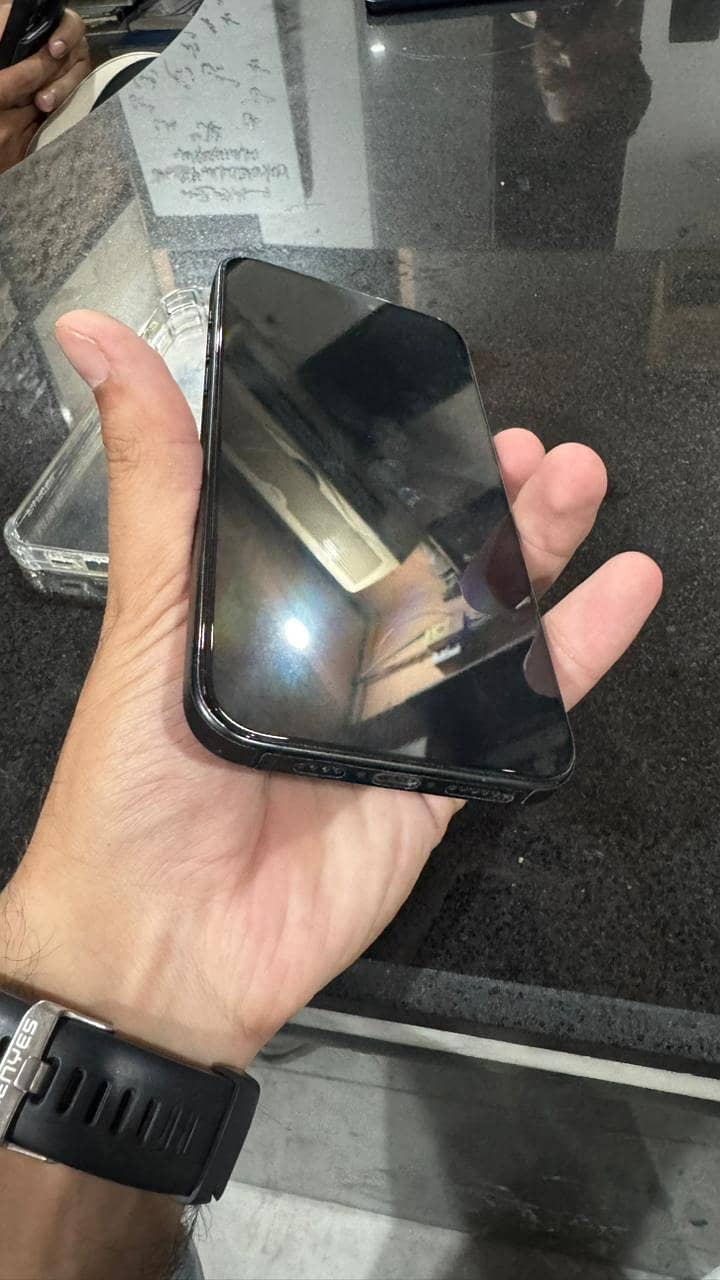 Apple iPhone 15 Pro Max 6