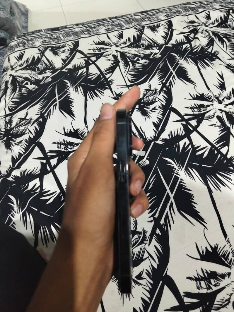 Apple iPhone 14 Pro 2