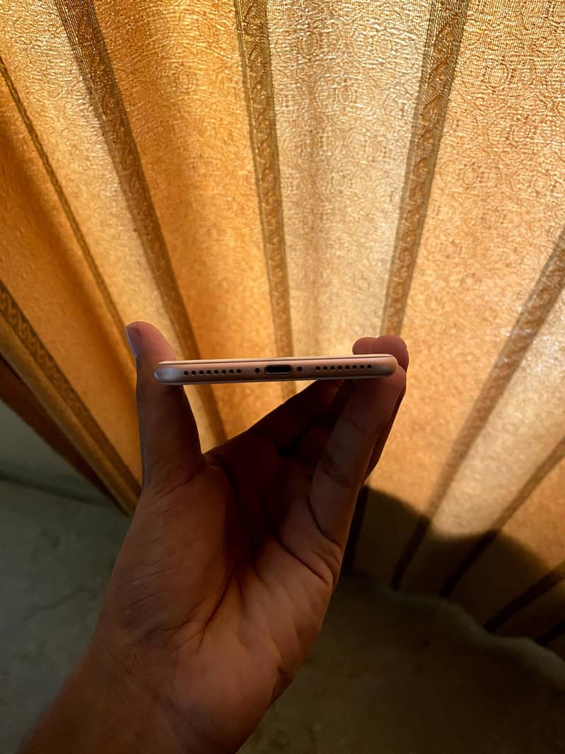 Apple iPhone 7 Plus 2