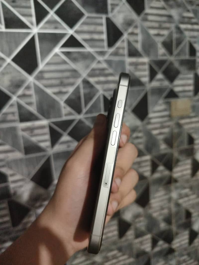 Apple iPhone 15 Pro 1