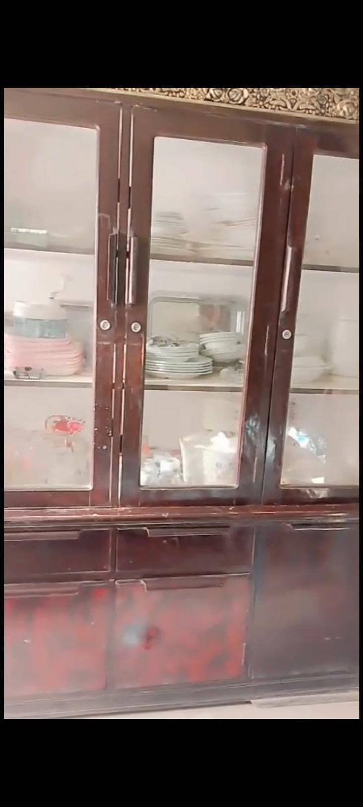 خوبصورت لکڑی کا شوکیس فروخت کے لیے 0