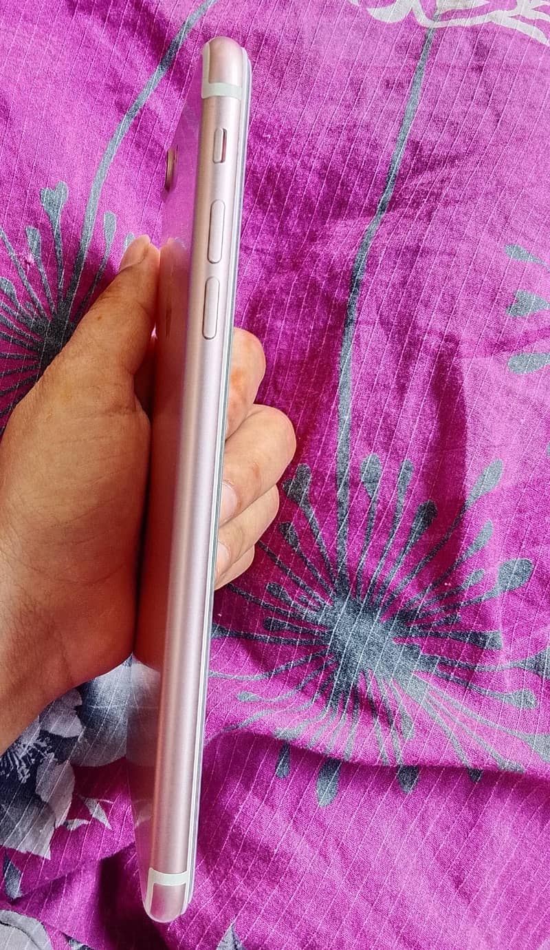 Apple iPhone 7 Plus 0