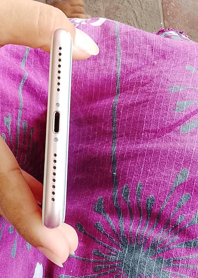 Apple iPhone 7 Plus 2