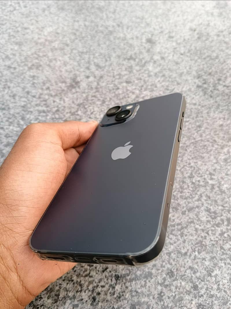 Apple iPhone 13 0