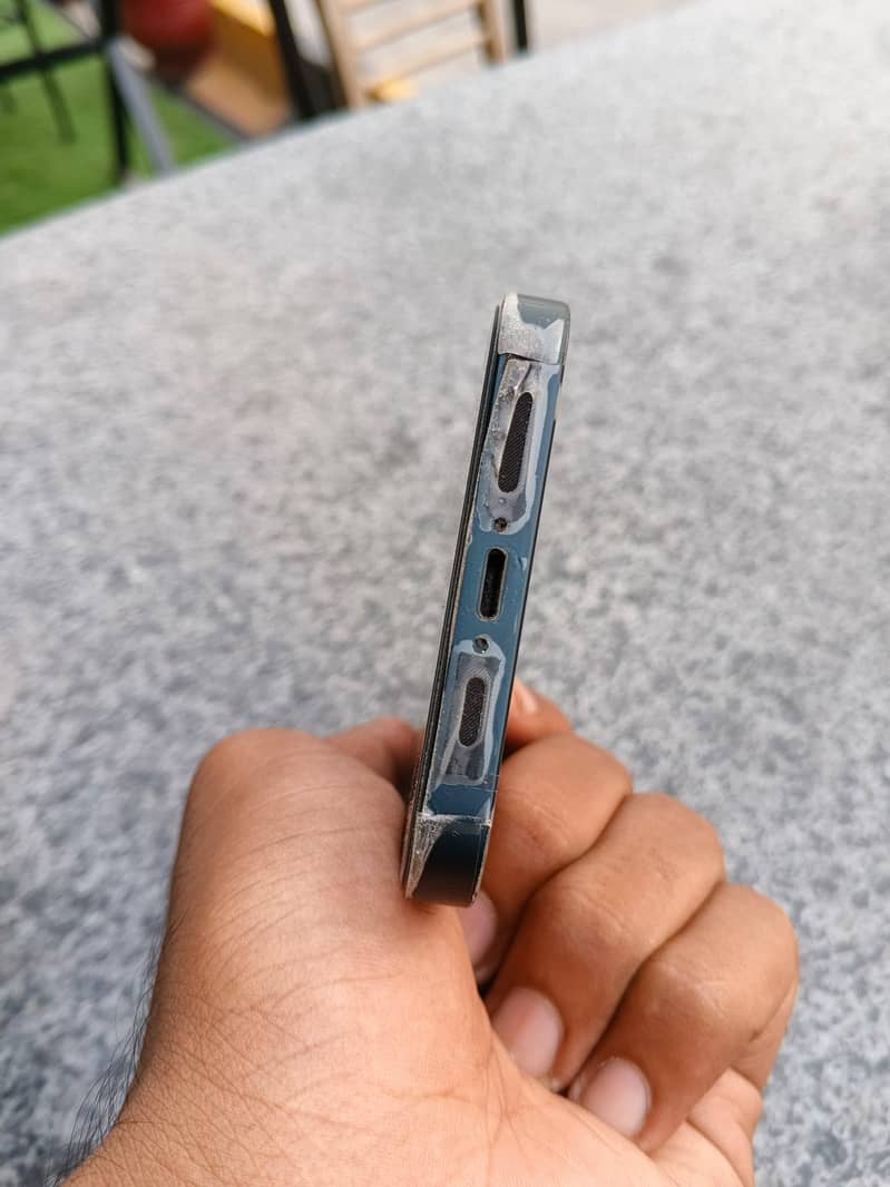 Apple iPhone 13 2