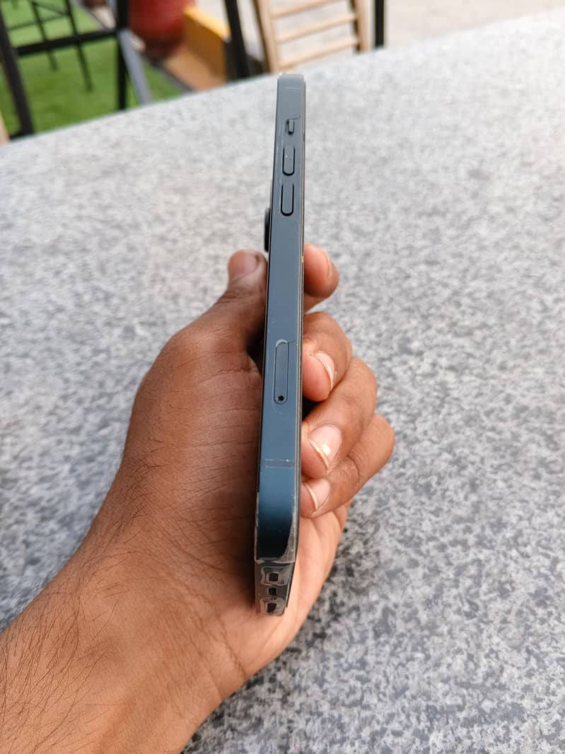 Apple iPhone 13 3