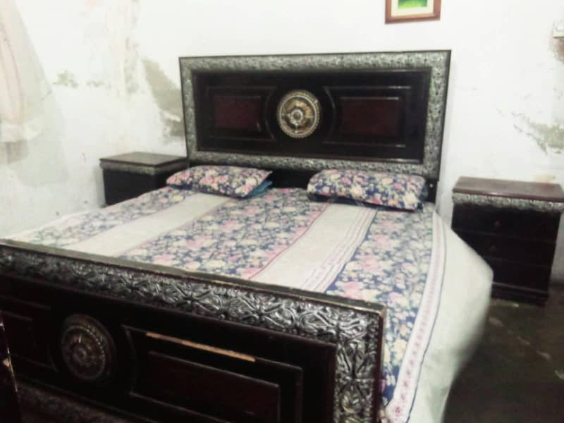 bed set with dressing table 0