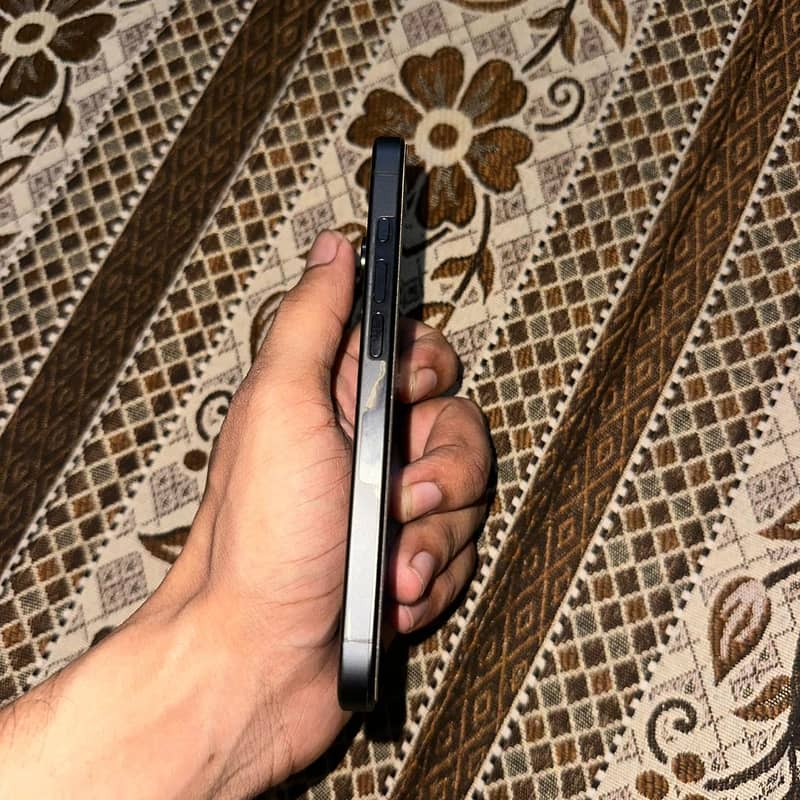 Apple iPhone 15 Pro 2