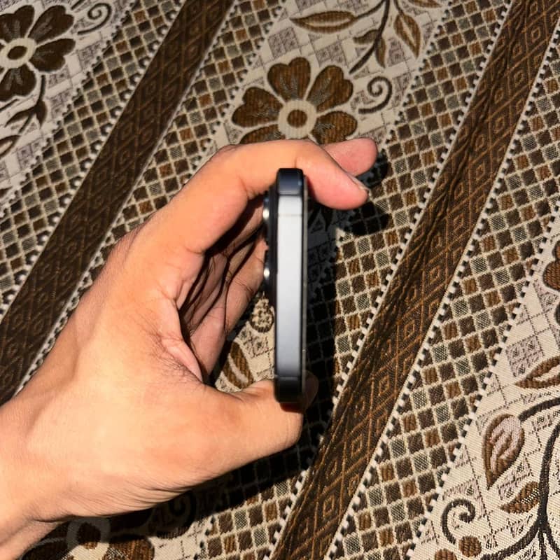 Apple iPhone 15 Pro 3