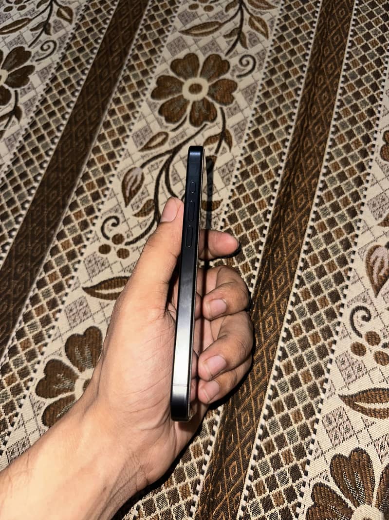 Apple iPhone 15 pro 2