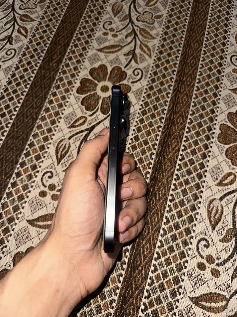 Apple iPhone 15 pro 5
