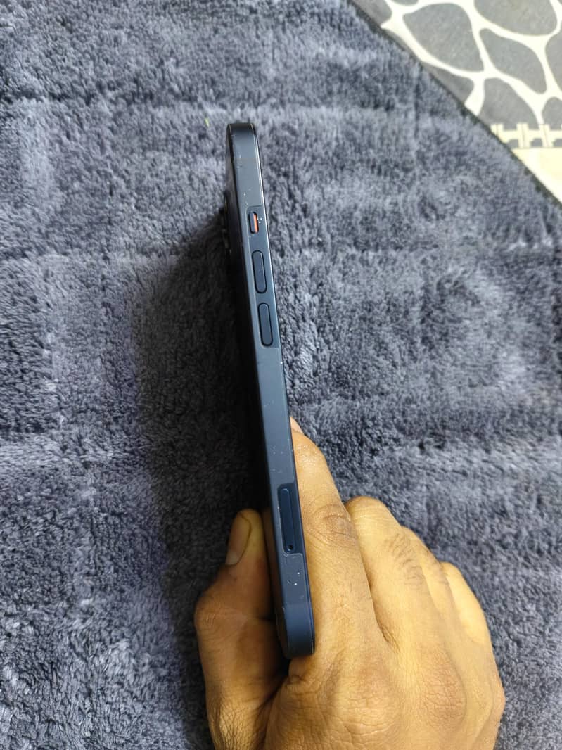 Apple iPhone 13 4