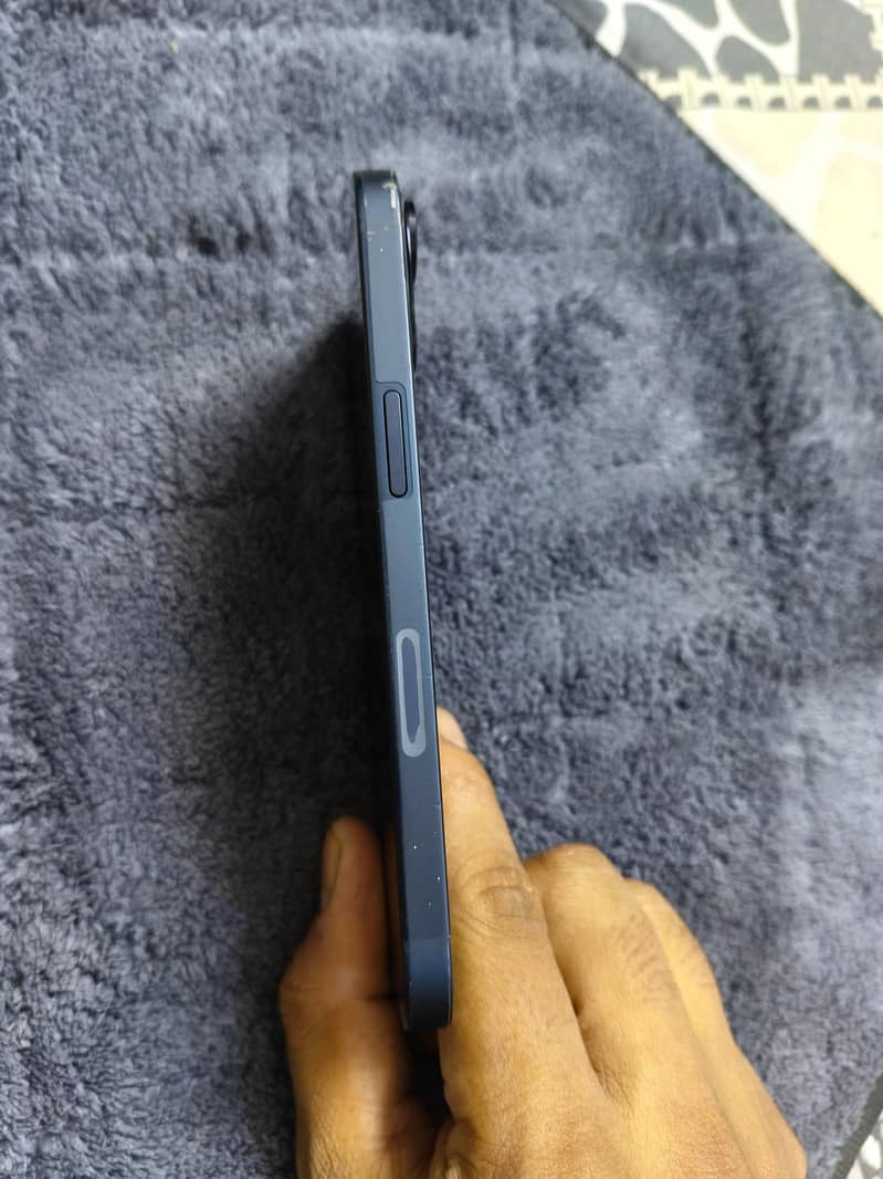 Apple iPhone 13 5