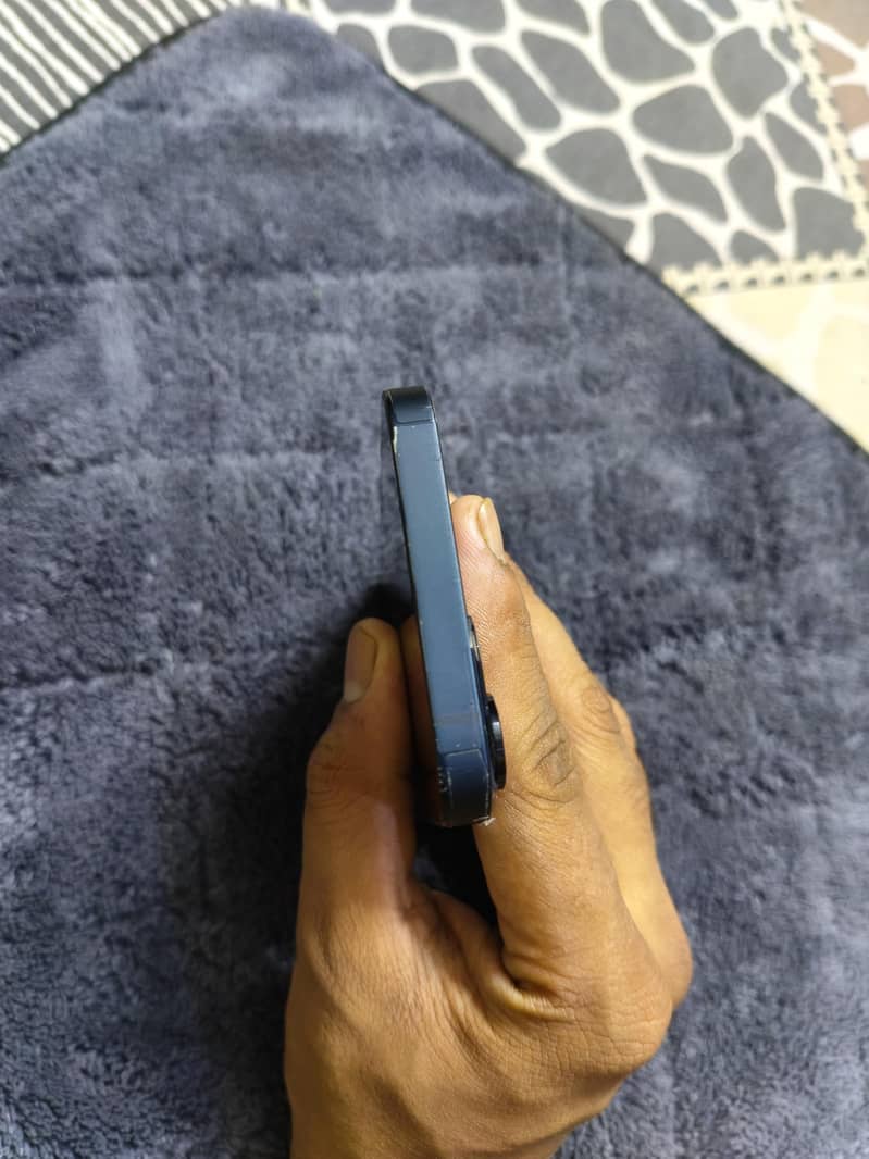Apple iPhone 13 6