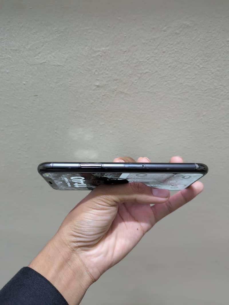 Apple iPhone 11 4