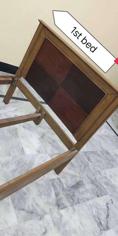 Set of 2 single beds with single side table