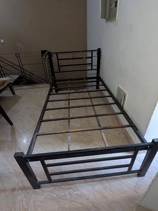 single iron beds 0