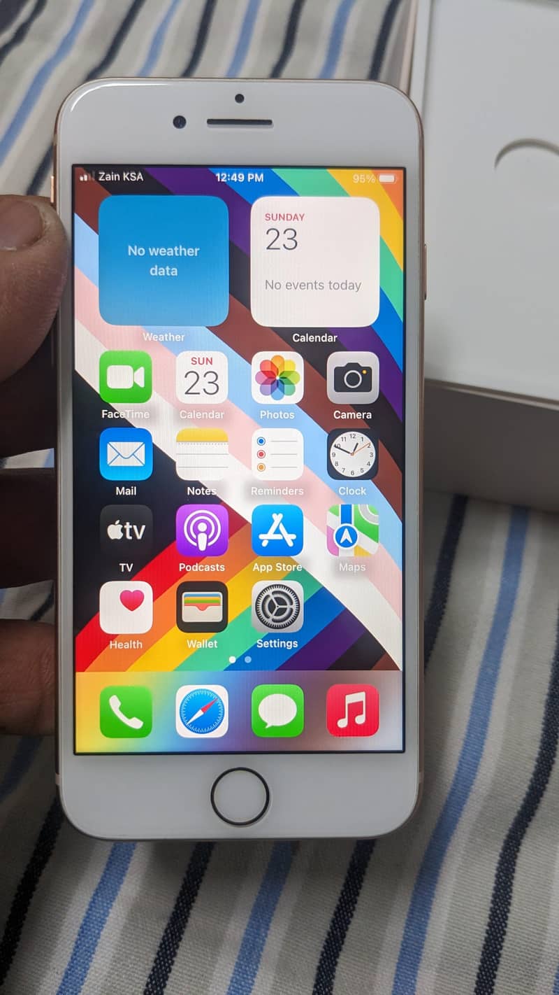 Apple iPhone 8 3