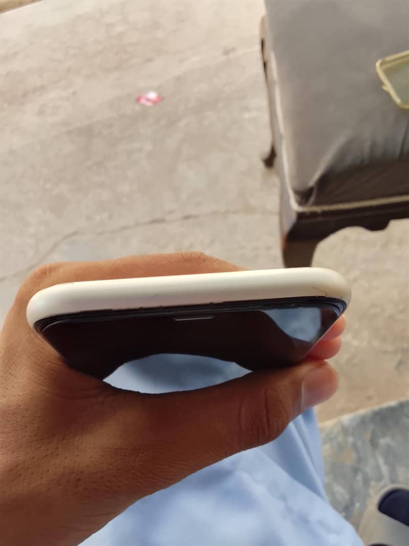Apple iPhone 11 3