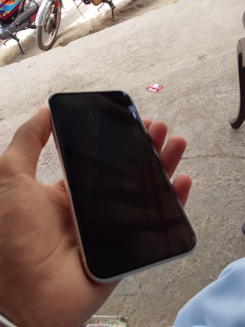 Apple iPhone 11 8