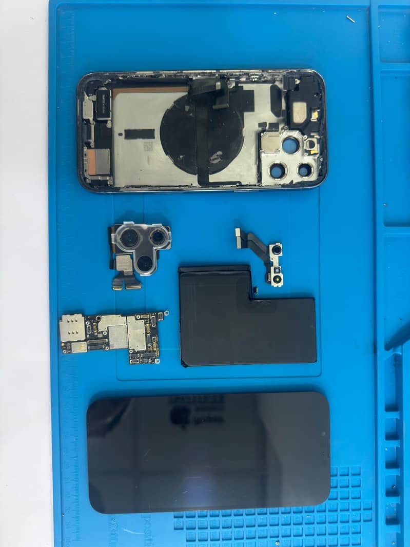 Apple iPhone 13 Pro Max 4