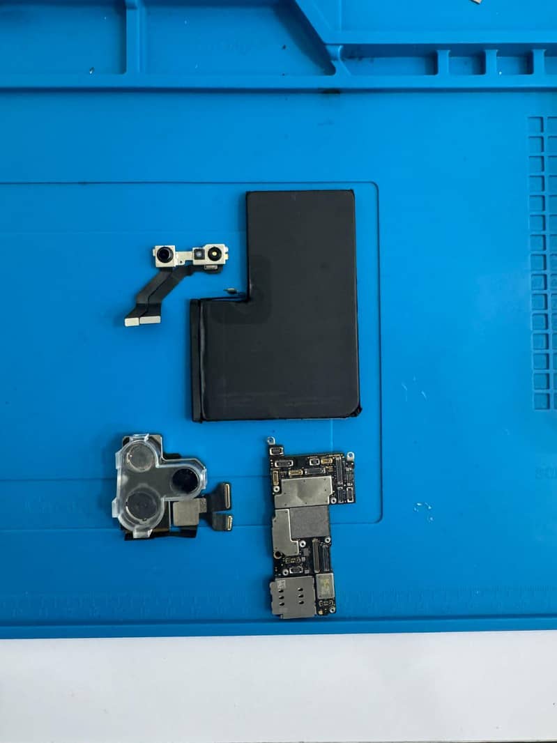 Apple iPhone 13 Pro Max 11