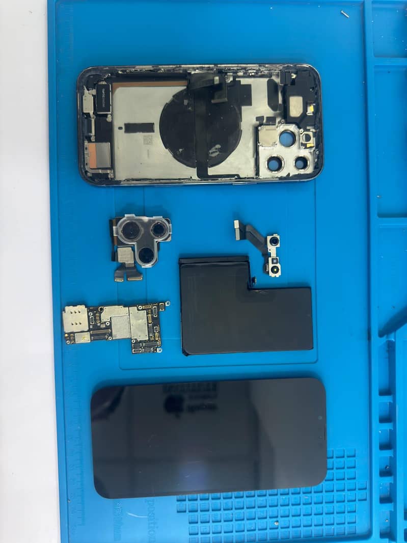 Apple iPhone 13 Pro Max 18