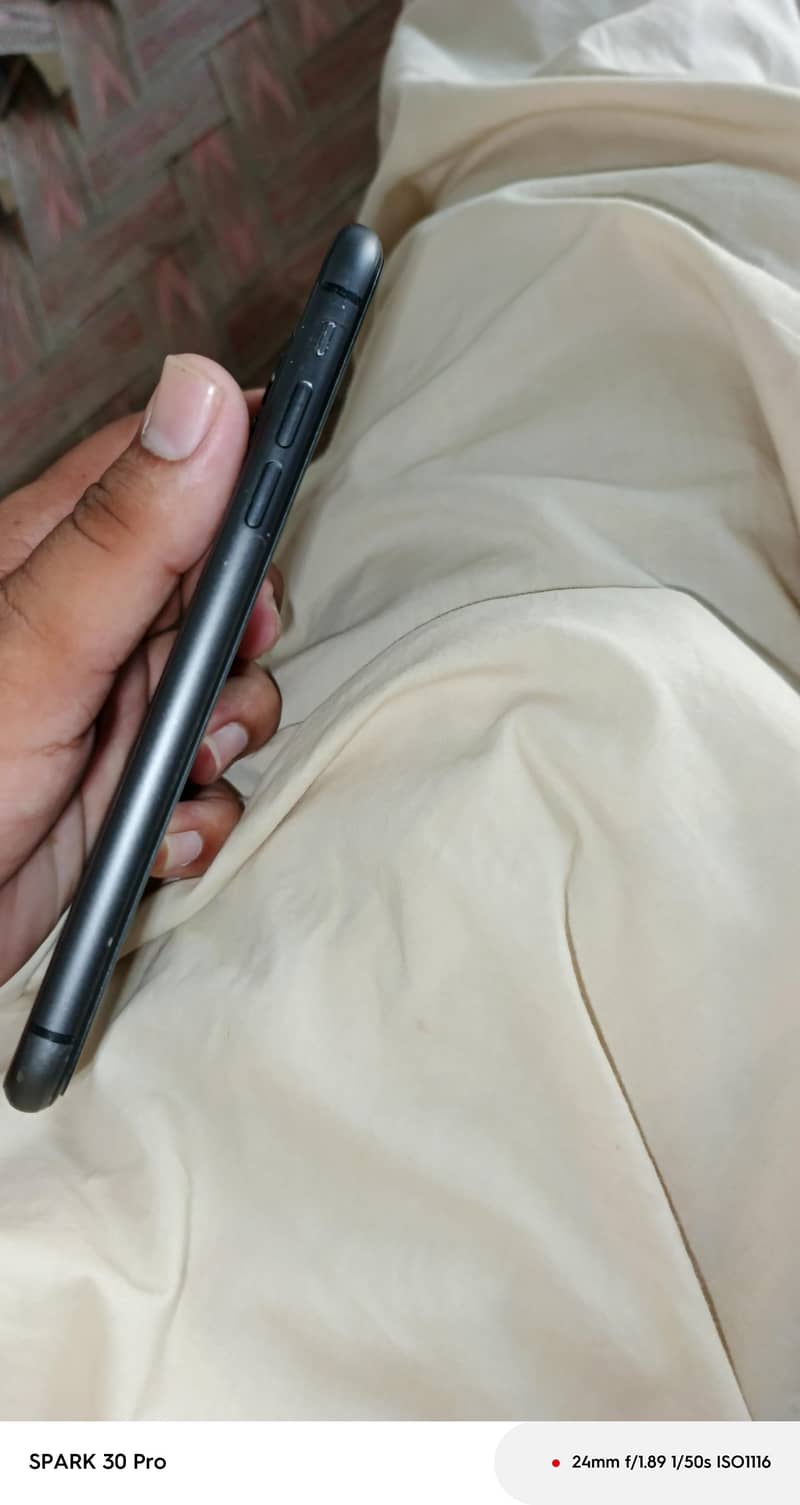 Apple iPhone 11 3