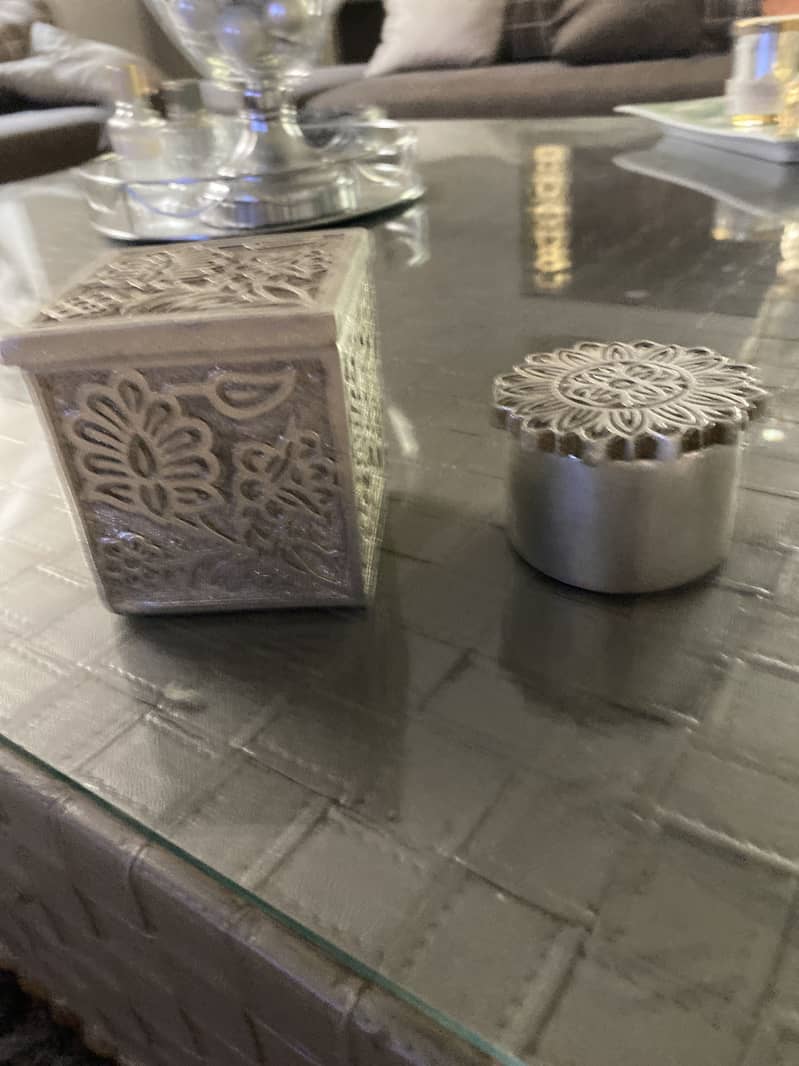 Decor items 10,000 each 2