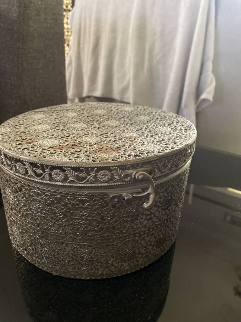 Decor items 10,000 each 3