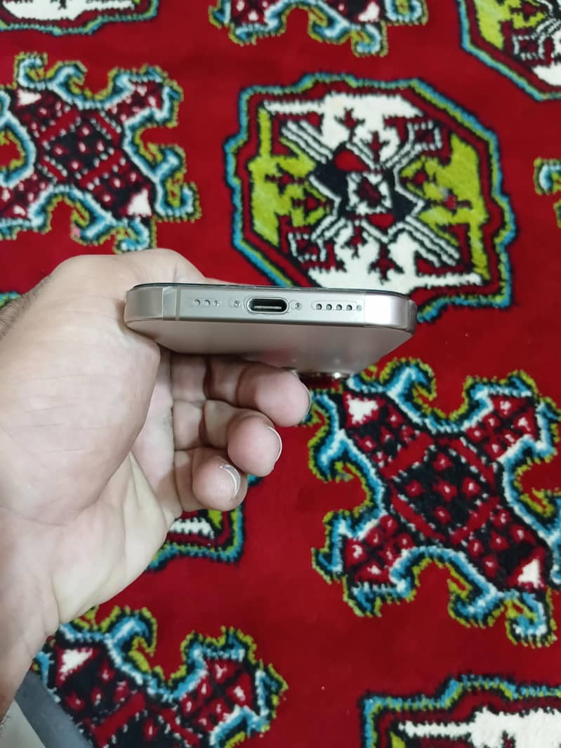 Apple iPhone 16 Pro 2