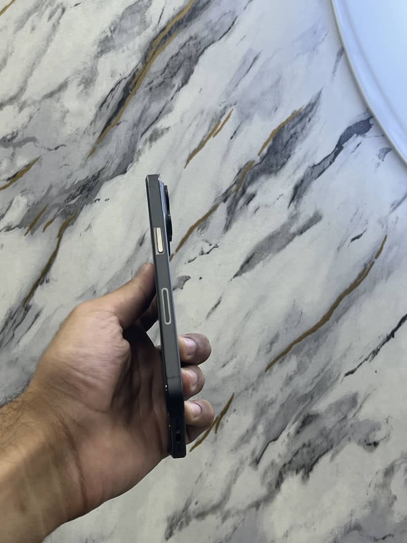 IPhone 15 Pro Max JV 3